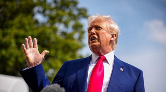 特朗普宣布斥资3000亿，建美国50年来首座炼油厂，由印度公司投资
 
美国总统