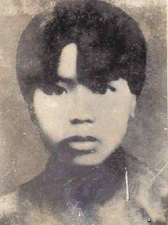 她是毛主席在革命年代牺牲的第一位亲人，有着“智勇双全奇女子”之称。当噩耗传来时，