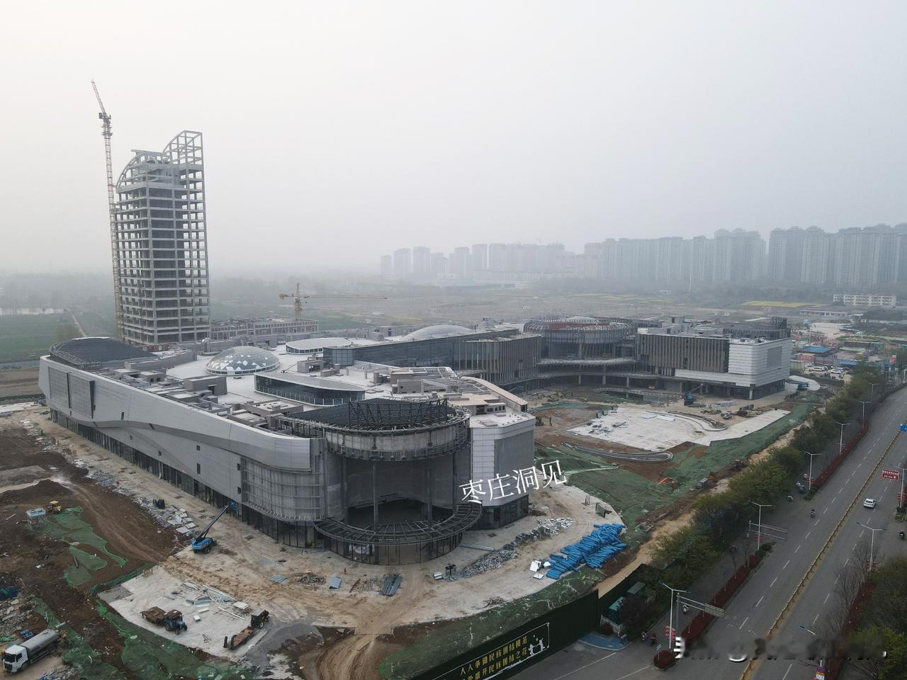 枣庄第三座万达广场——市中万达｜近日，航拍了一下建设中的枣庄市中万达广场，目测外