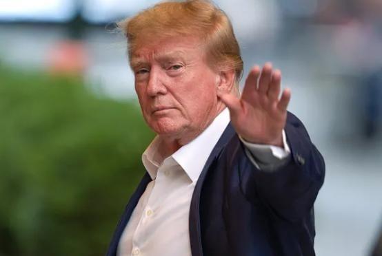 特朗普曾再次通告全球：台湾问题是中国自己的问题， 美国尊重中国的任何一个举动，中