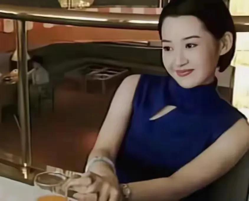 她只谈过一个男朋友，其他的那些全都是绯闻。自古红颜多薄命，一次失败之后她好像就认