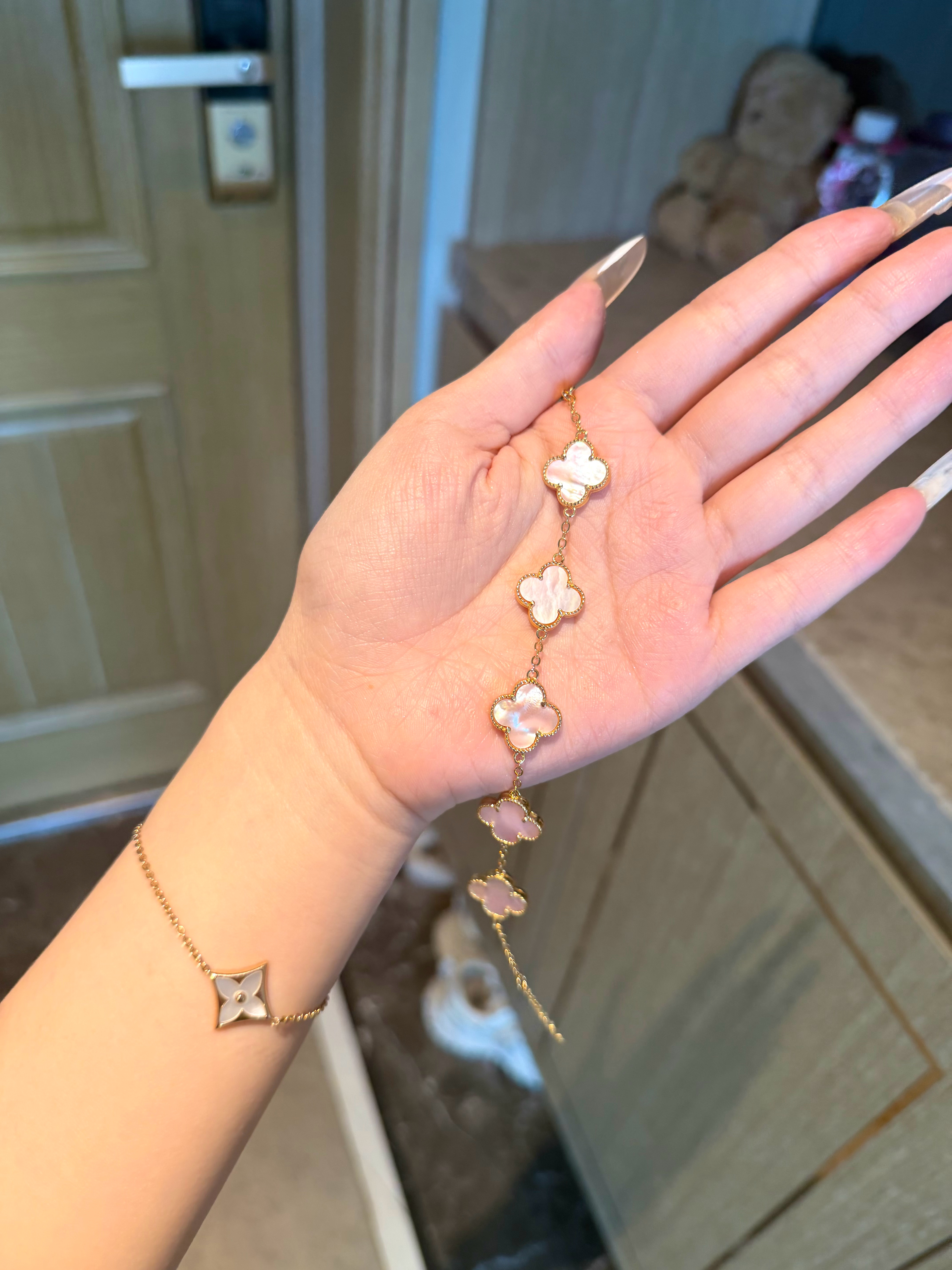 三个新款，天然粉贝母铜镀金，橱窗已上（z品没有这个颜色，夏天穿小裙子当个饰品戴着