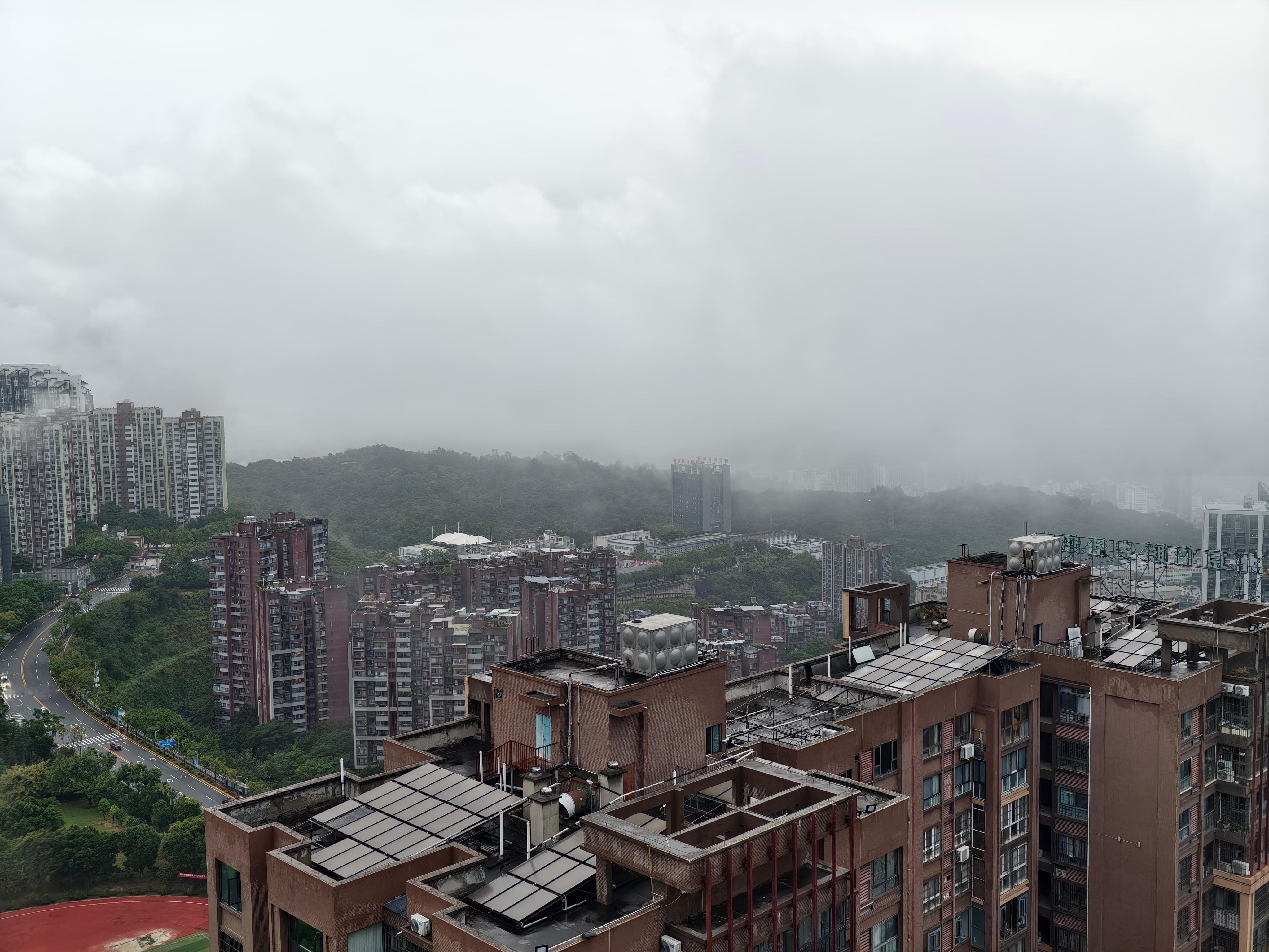 早啊宝们，起床的集合了哟[抱一抱] ​​​