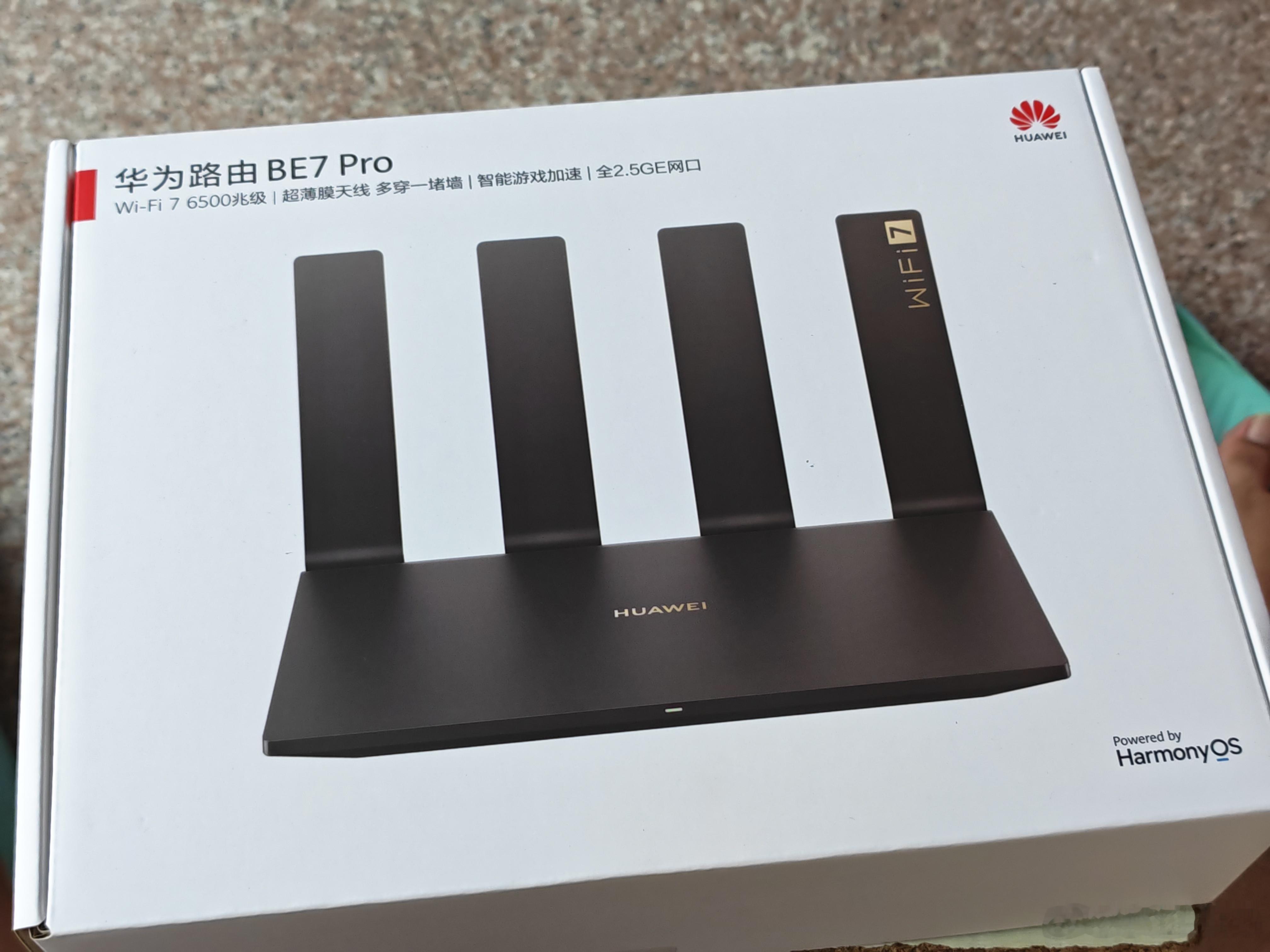整了一个华为路由BE7 Pro好大…… 图二和Magic7 Pro对比一下真的有
