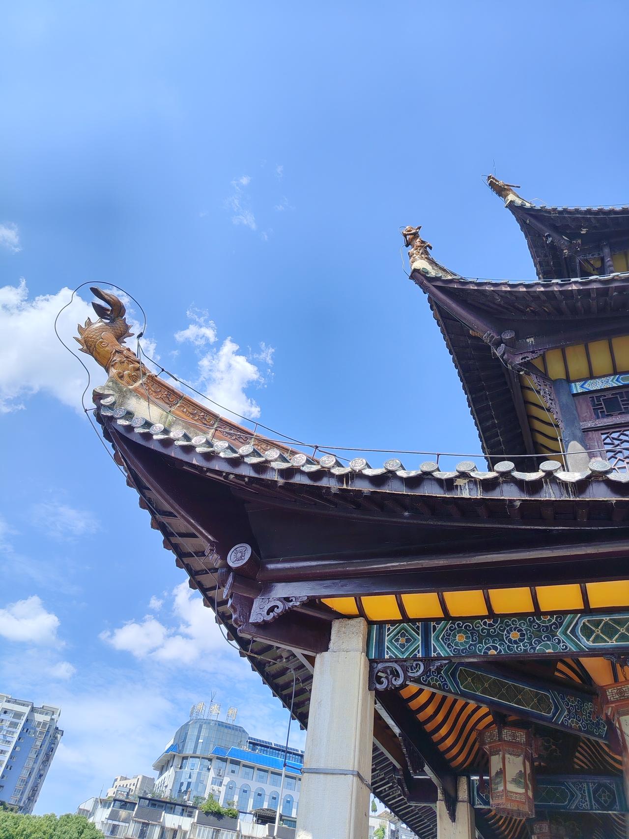 循道守朴，焕彩今朝
 
《道德经》蕴华夏玄思，道法自然，守朴知柔。大道行于世间，