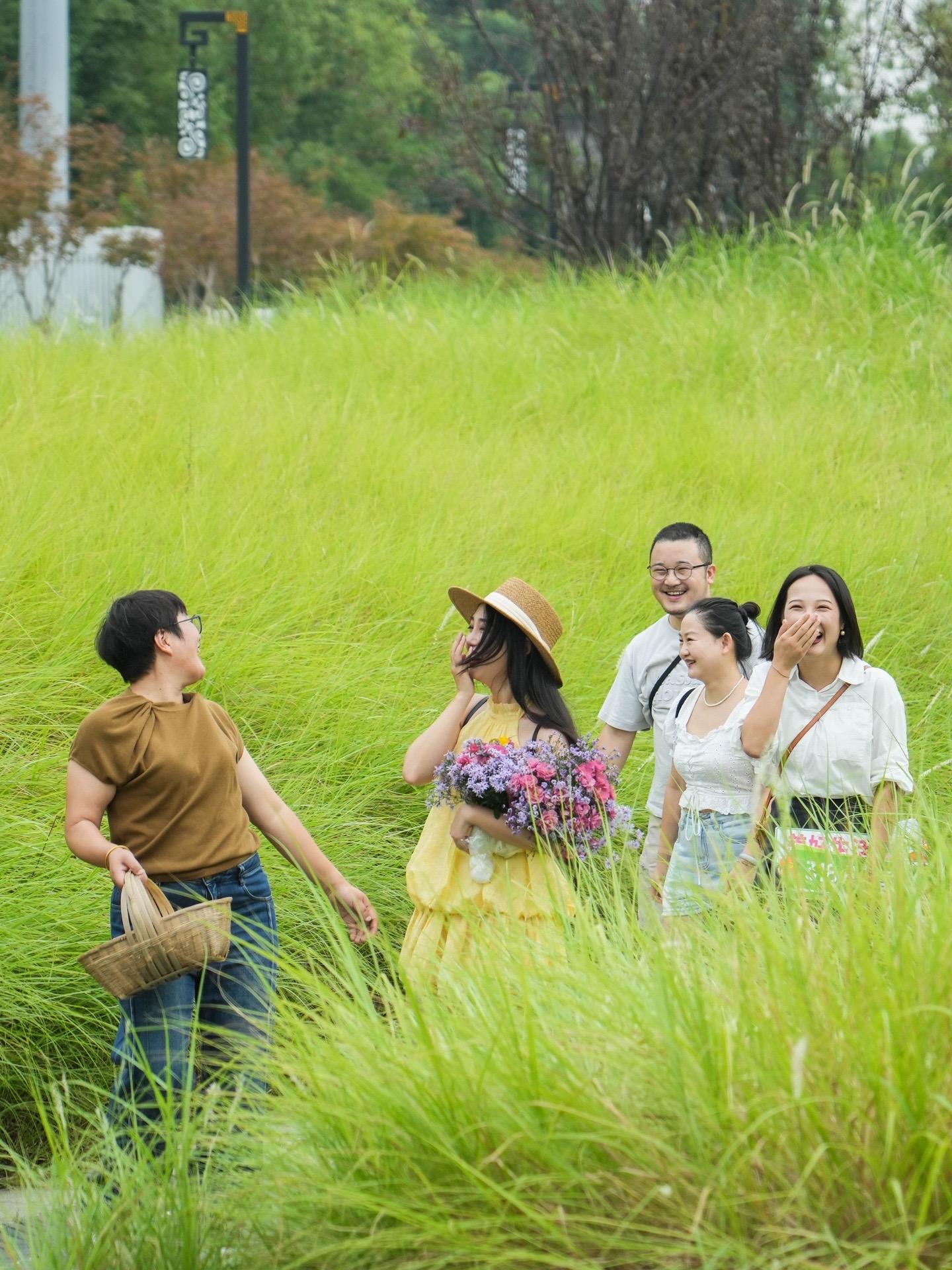 浮生半日闲，去野餐、去捡秋~踏着成都的第一缕凉风，海妈带花友们出门捡秋...