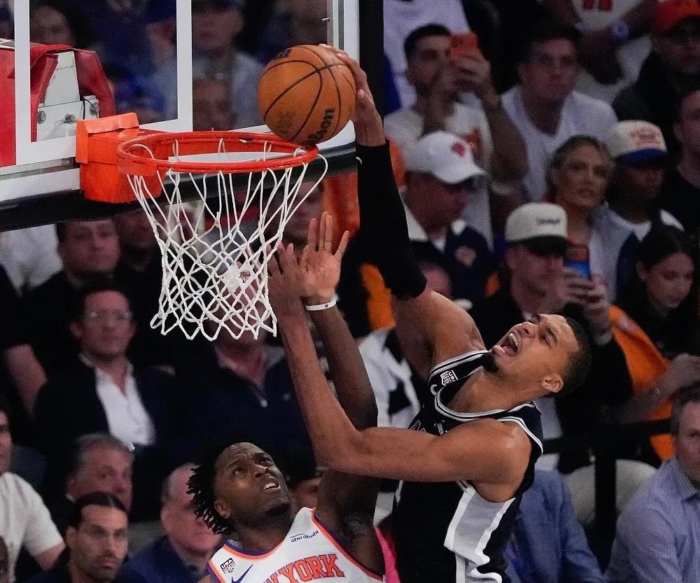 6月9日讯 NBA总决赛G3，马刺今日客场对阵尼克斯。比赛战至第四节，马刺球星文