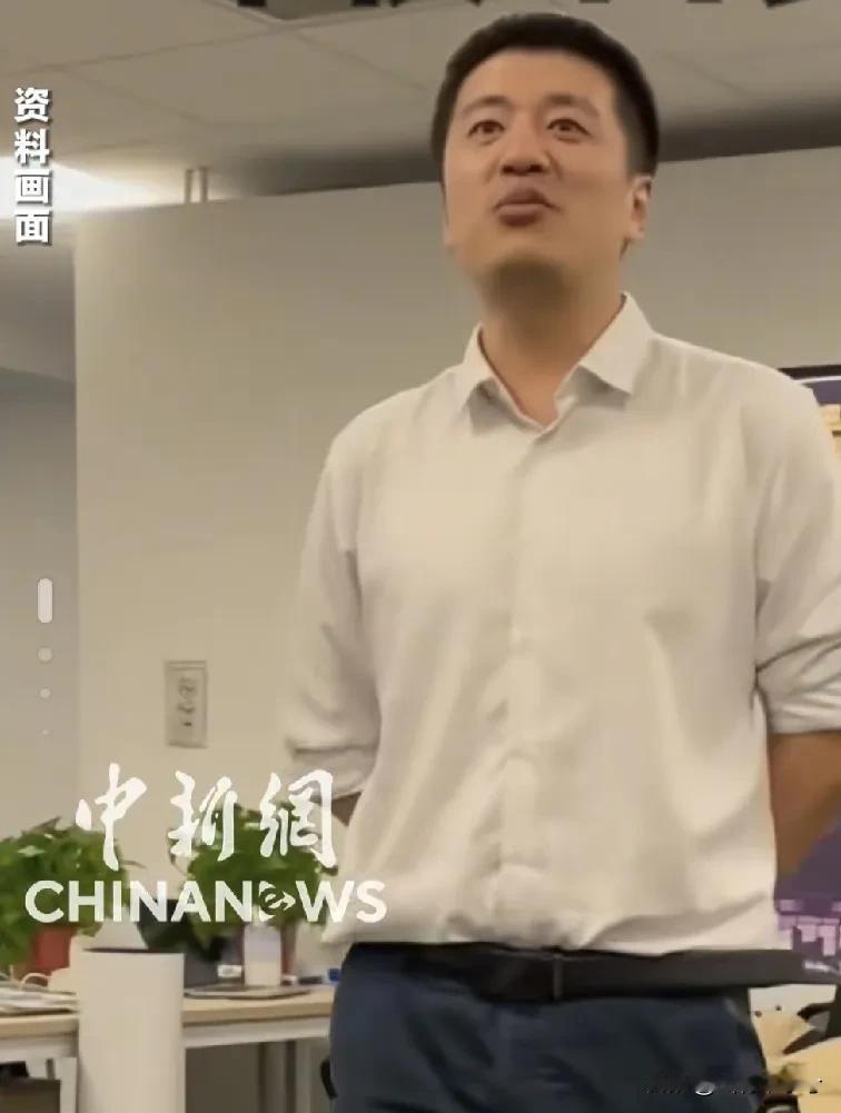 一睁眼，41岁的张雪峰死了，唯一一个在教育界敢说实话的人就这样死于心源性猝死。
