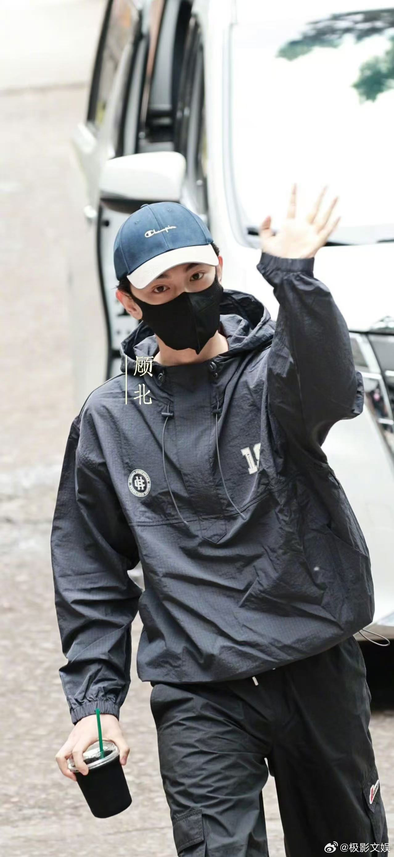 丁禹兮allblack造型上班丁禹兮青春男大出场丁禹兮allblack造型上班，