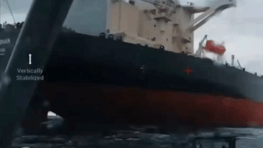 乌克兰无人艇在黑海袭击了又一艘与俄罗斯有关、悬挂科摩罗旗帜的“达山”号油轮。
