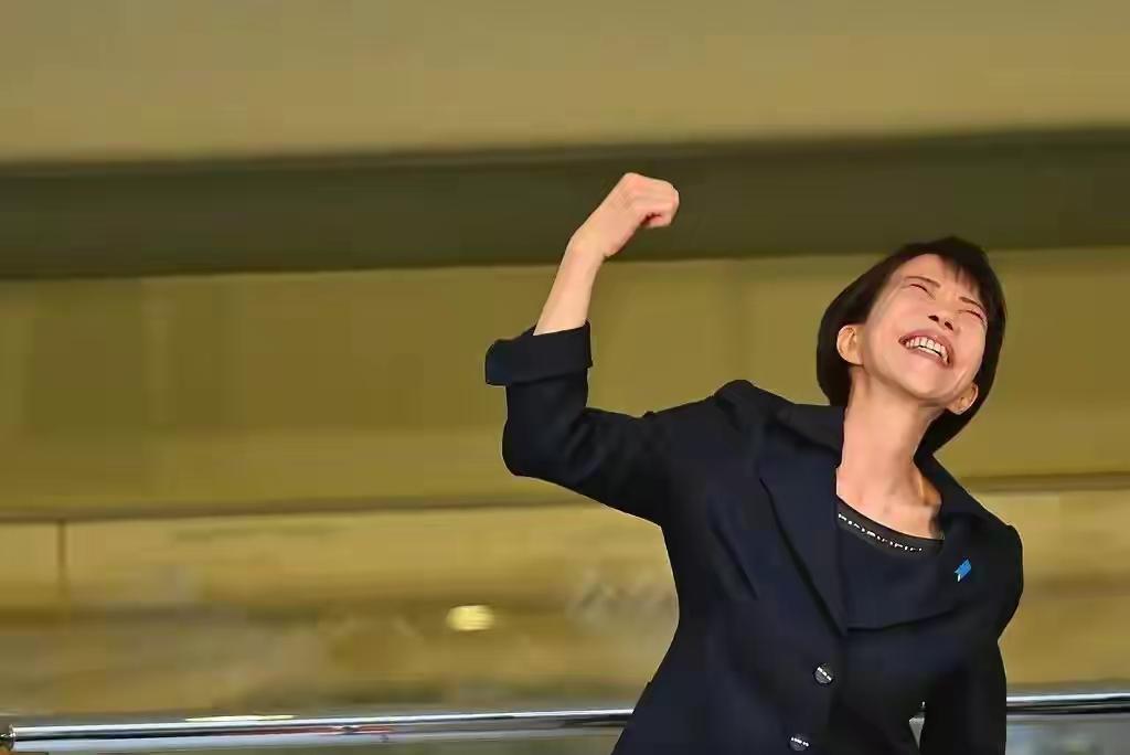 子系中山狼，得志便猖狂。马克思曾说过：“历史会重演，第一次是悲剧，第二次是闹剧。