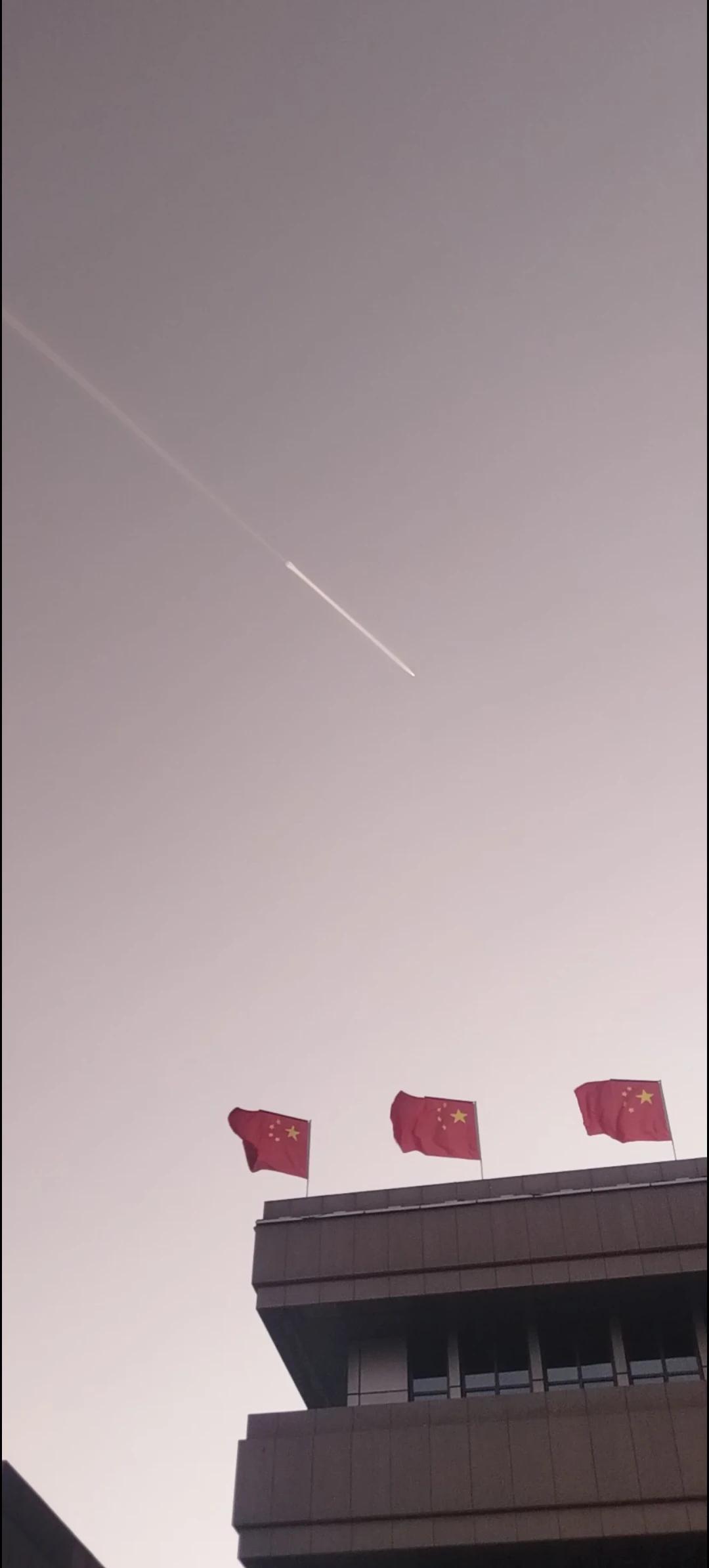 美军最近这波“秀肌肉”，看来是碰上了硬钉子！

前几天，漂亮国悄悄从核潜艇上发射