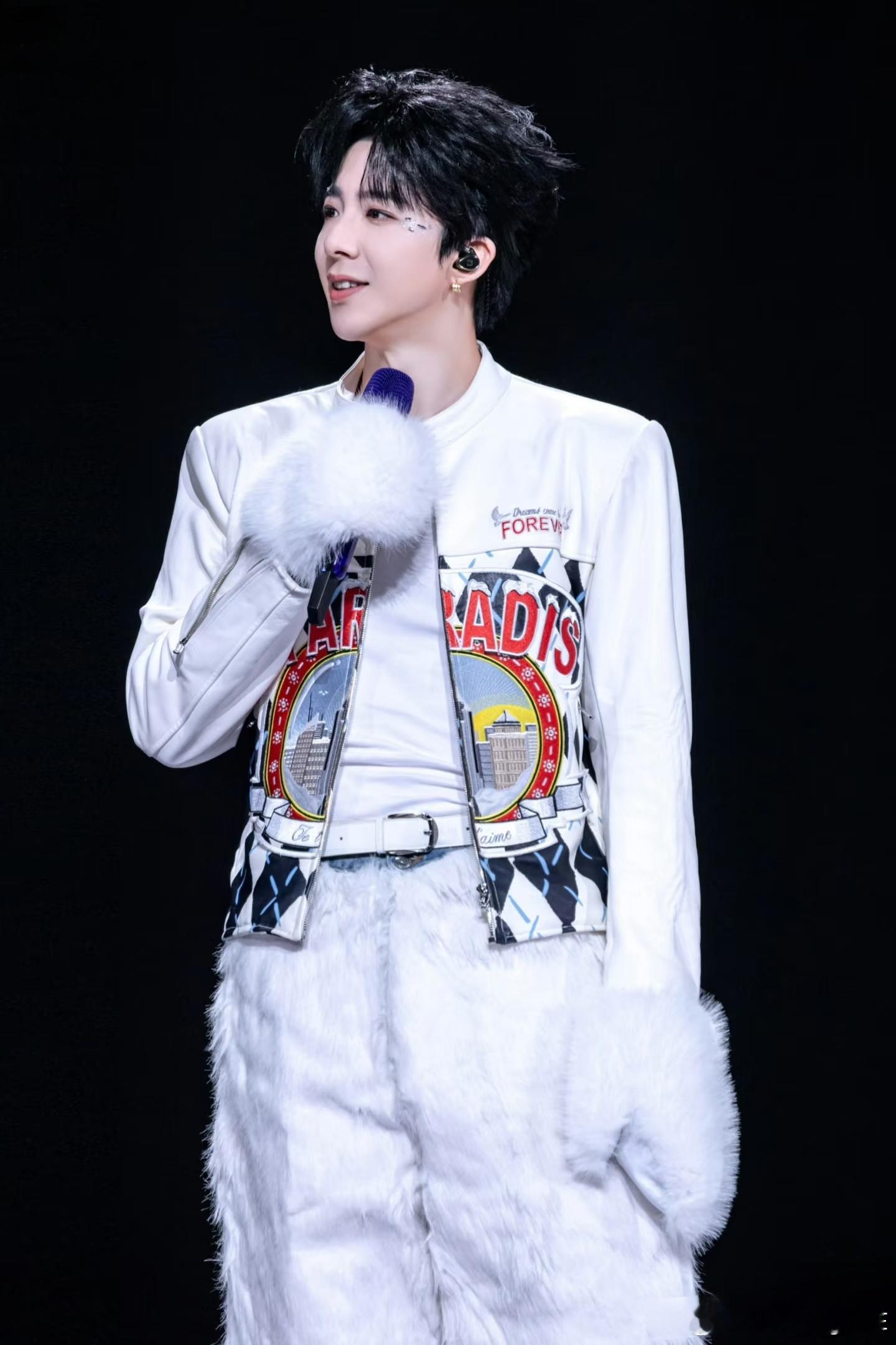 毛绒绒的，很是可爱。 