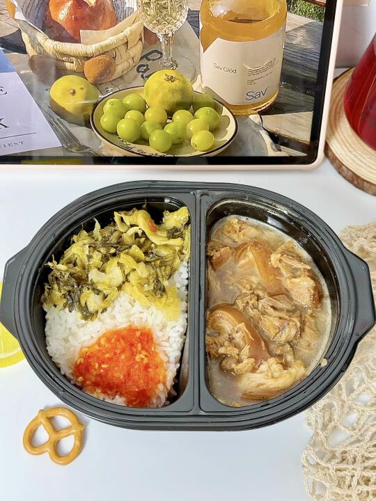 破防啦❗️这猪肘饭好吃到跺脚❗️