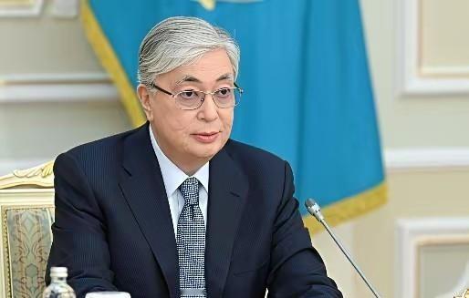 俄媒坐不住了，哈萨克斯坦总统再提历史渊源，并准备继承草原帝国这个标签。哈萨克斯坦