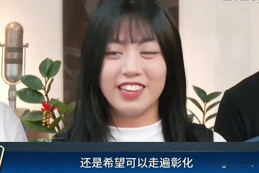 魏敬伦从容受访！彰化这姑娘是块好料，未来可期

魏敬伦是魏平政的女儿，面对青鸟阵