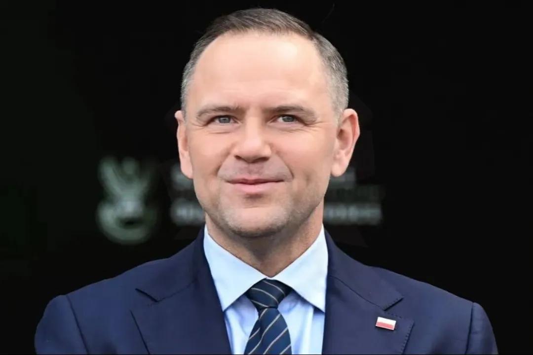 就在刚刚波兰突然宣布了！
“我们已经不再是旁观者
也不打算再做意外的旁观者。”