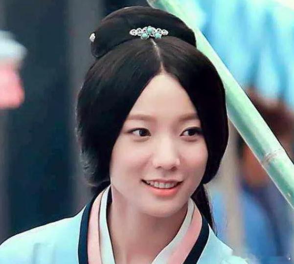 公元前 91 年，汉武帝刘彻将皇后卫子夫打入冷宫，冷笑告知她一个消息，卫子夫愤然