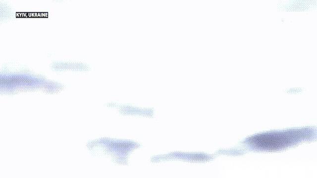 乌克兰自己放出一段视频。
画面里，被寄予厚望的“爱国者”防空系统，被一枚“匕首”