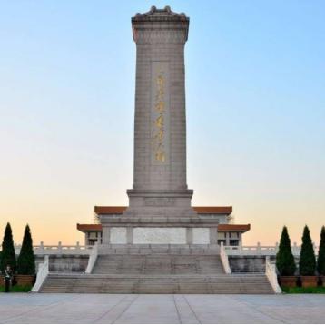 1955年，人民英雄纪念碑开工以后，林徽因认为碑文应该用楷体来写，但具体由谁来写