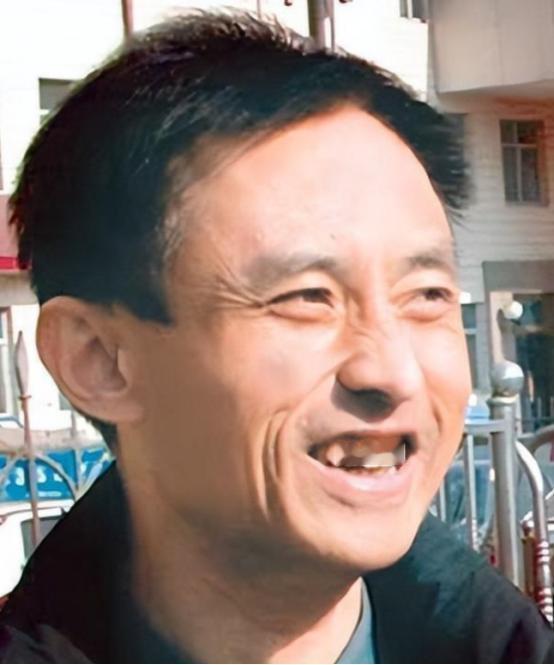河北唐山，民警郭忠孝夫妇在家中被蒙面歹徒袭击，重伤垂危。受害者夫妇指认，歹徒的体