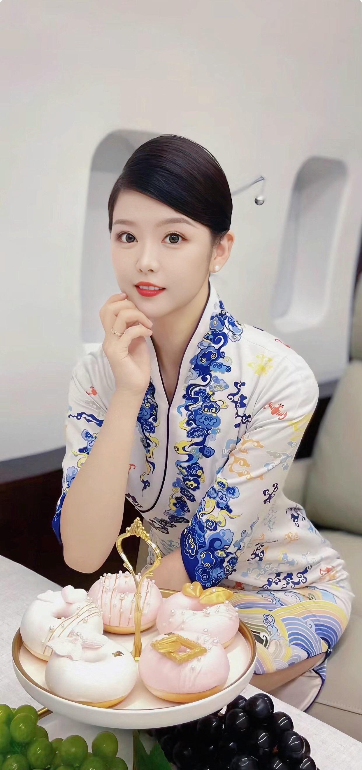 天青色等烟雨，而我在等你