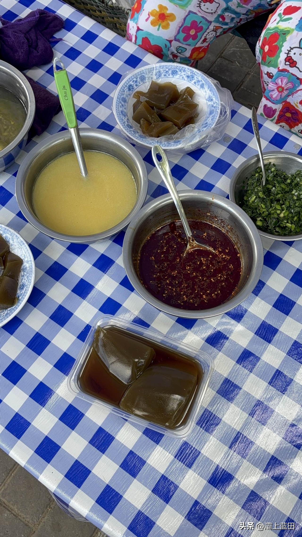 蓝田神仙粉，夏天吃这个，清凉下火，这个是用秦岭野生糜糜梢（二翅六道木）树叶做的，