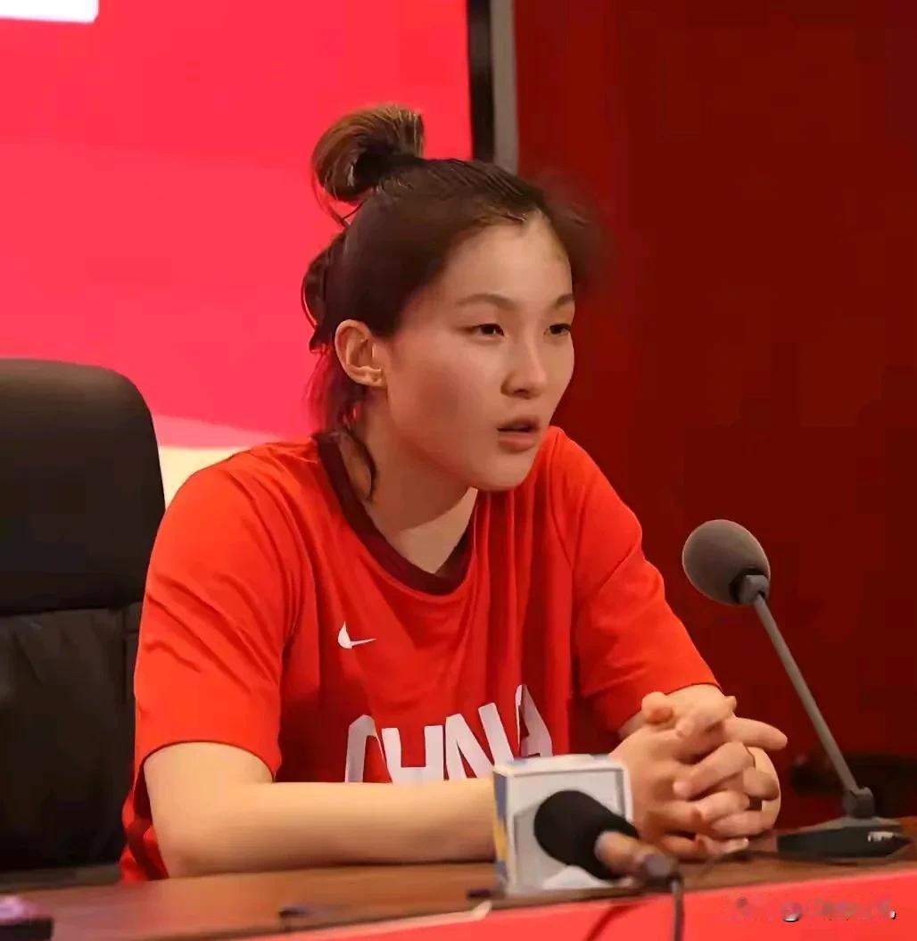 翟若云是山西竹叶青酒女篮的“非卖品”，双方续约并择机出国特训！
近期，觊觎翟若云