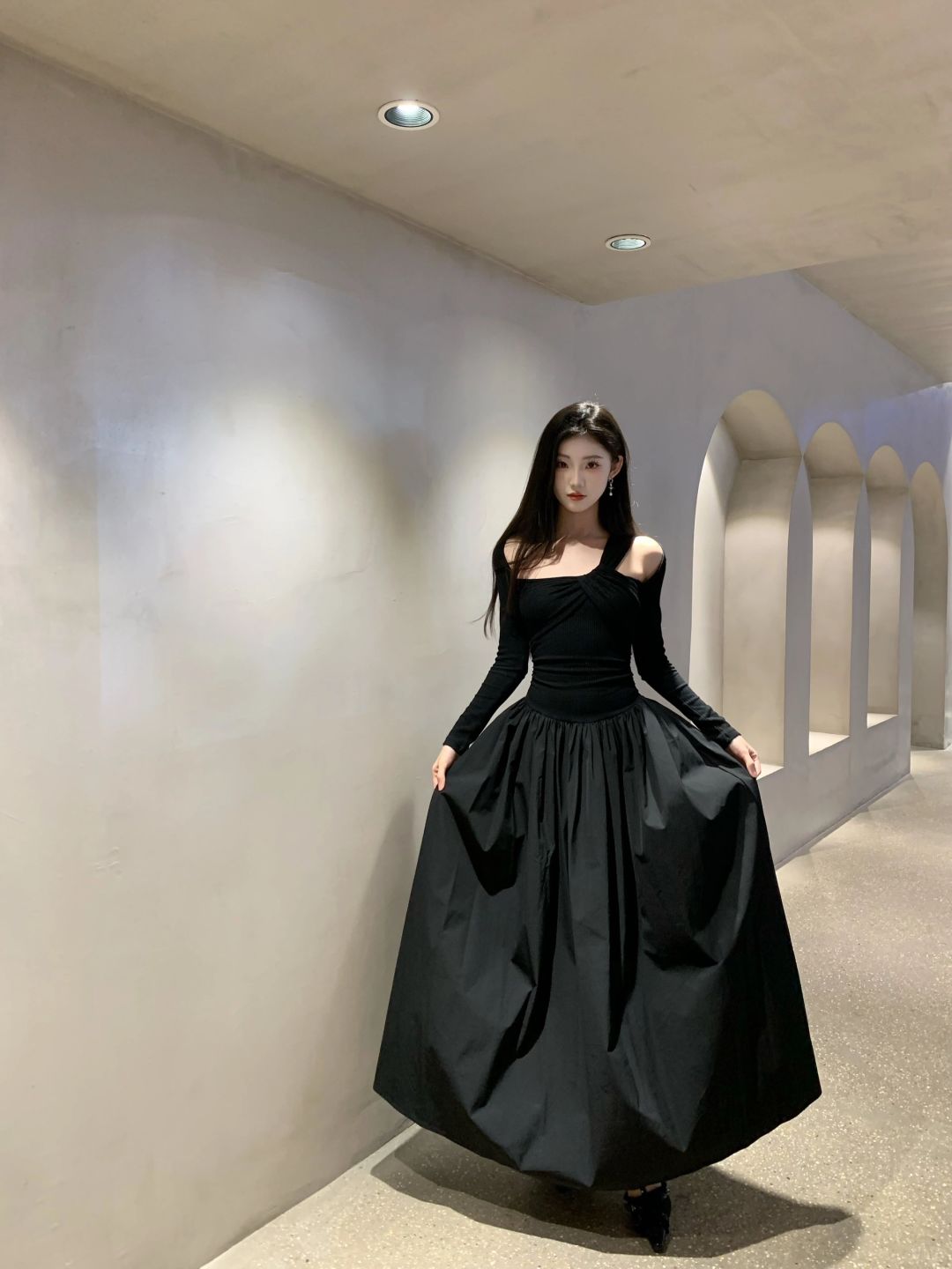 黑色裙摆