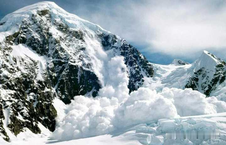 雪山为什么会发生雪崩？
1️.雪崩是指因积雪过多，山体难以承受其重力而引发的坍塌