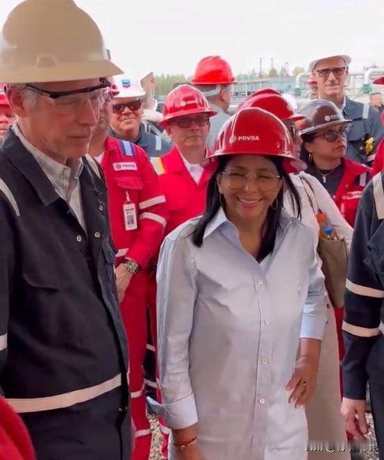 现在大家看明白了吧？委内瑞拉的叛徒，已经彻底不装了！

自从马杜罗被美国抓走，我