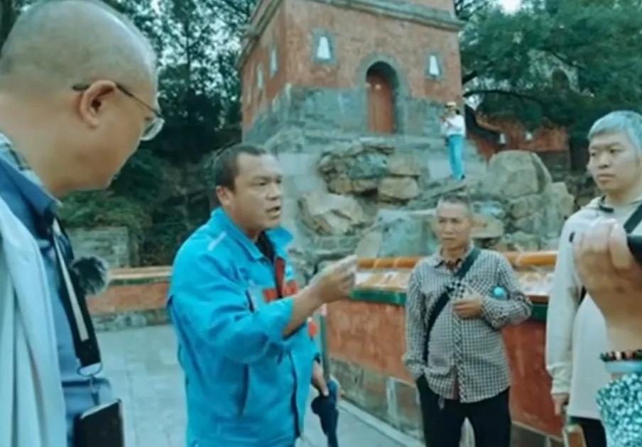 作为颐和园一名普通的员工，张旭的爆红，不仅让他的领导吃惊，也让众多网友始料不及，