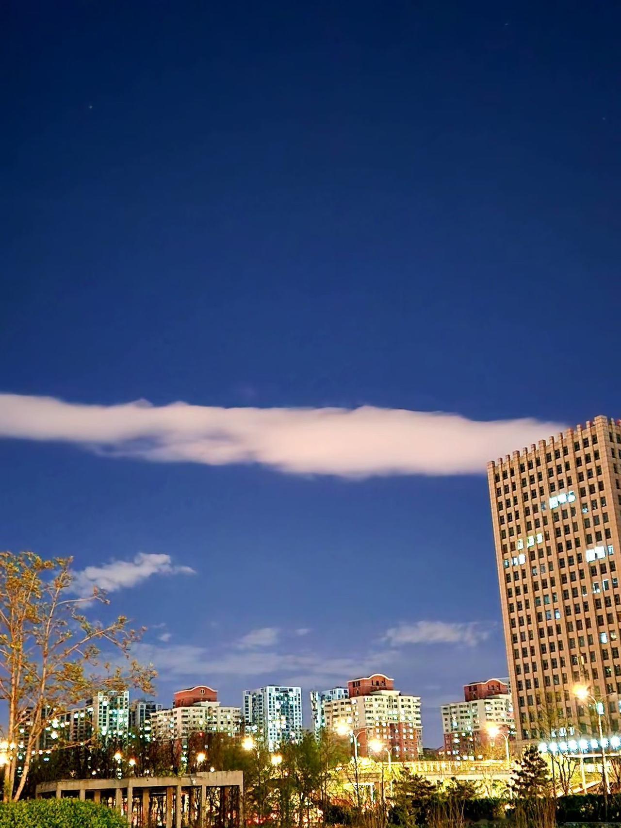 今晚北京的天气，太有感觉了[星星眼]