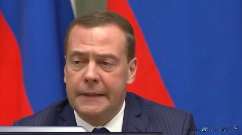 近日，俄罗斯联邦安全会议副主席梅德韦杰夫在接受采访时，证实了一个备受瞩目的消息：