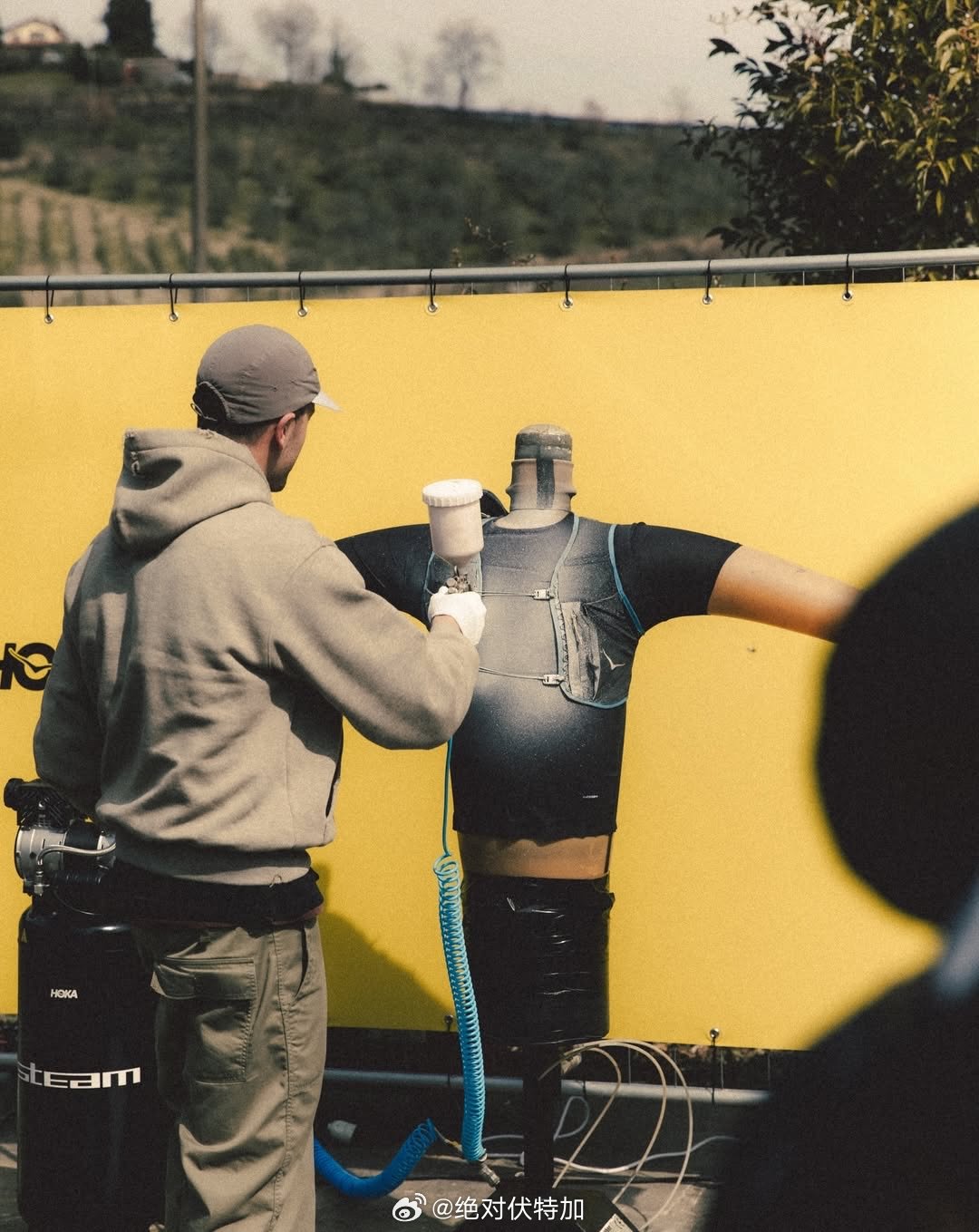 Steam Running 给 Salomon 萨洛蒙做的这个设计就有意思了。不