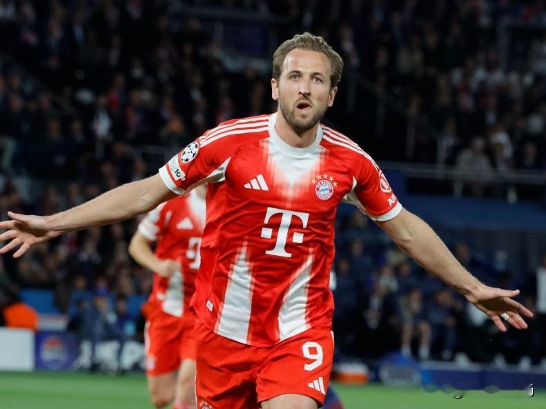 欧冠半决赛首回合上演巅峰对决，巴黎圣日耳曼主场5-4险胜拜仁慕尼黑，全场9球狂欢