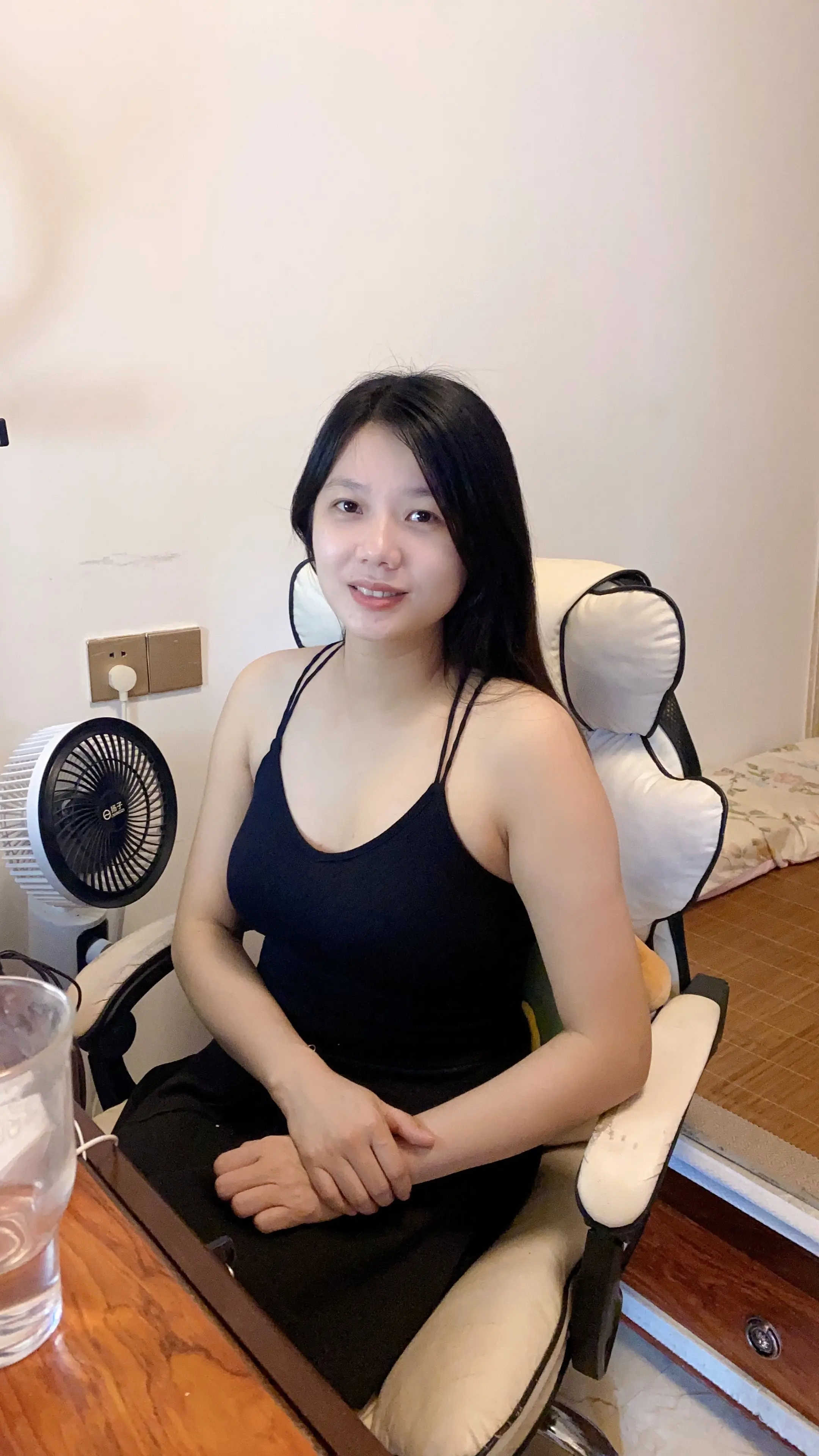 跟我炫富没有用啊！我又不懂名牌，给我转账我就知道你有钱😂