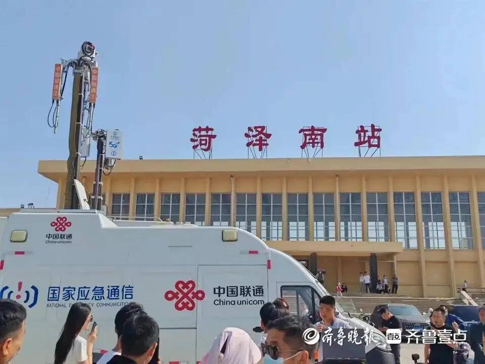 随着郭有才翻唱《诺言》在网络爆火，菏泽南站流量剧增，许多游客专程过来听歌、打卡，