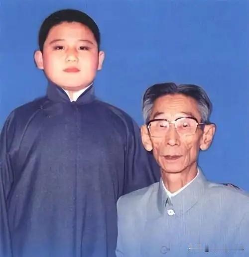 著名相声演员马志明说，他和父亲马三立先生模样不像，声音像。马志明确实长得更像他的