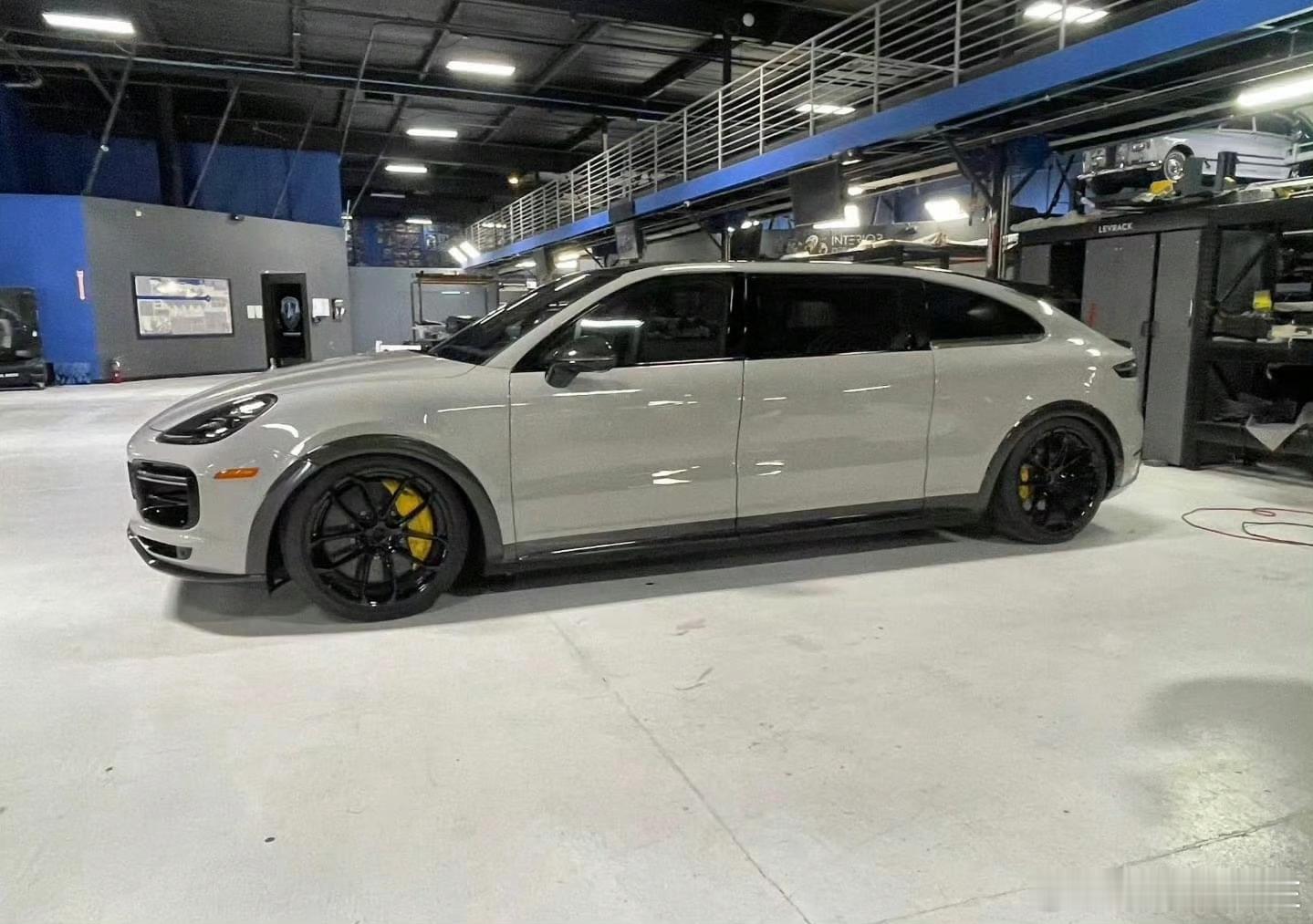 摊牌了！扎克伯格送给老婆的定制加长改装版卡宴，SUV变MPV，飞度早就成为了过去