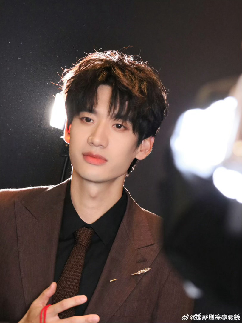 庞博你真的太有分寸感了今夜喜友秀 庞博在台上平等地攻击了所有人，但每个人都在笑。