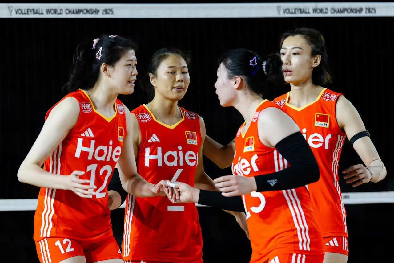 中国女排1-0哥伦比亚女排（25:16）

本场比赛，二传张籽萱总结了上一场的问
