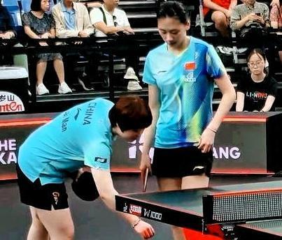 新加坡大满贯赛况快报：
女双第二场半决赛结束：
中国队失去女双争冠权！
中国组合