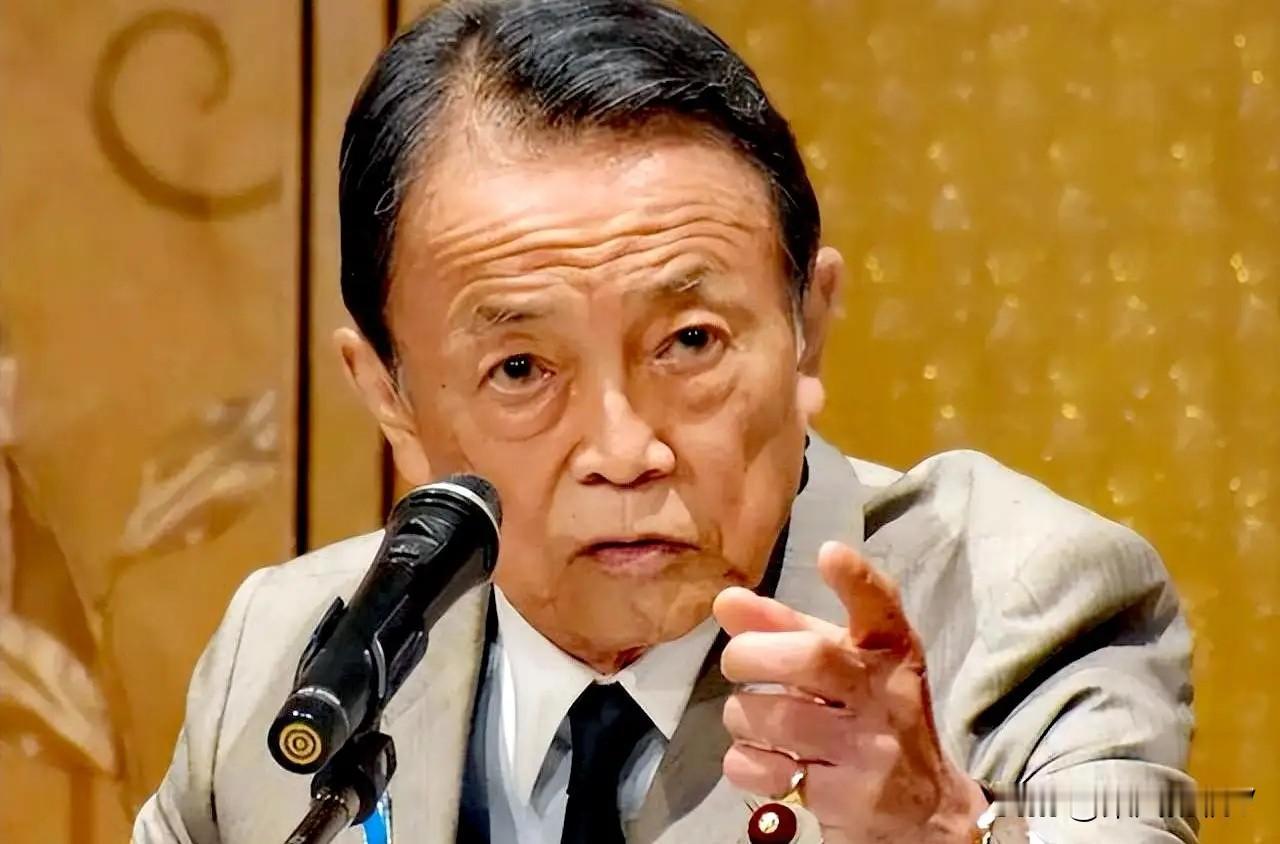 中方回应麻生挺高市：不要继续玩火

日本前首相麻生太郎这是嫌中日关系还不够乱，竟