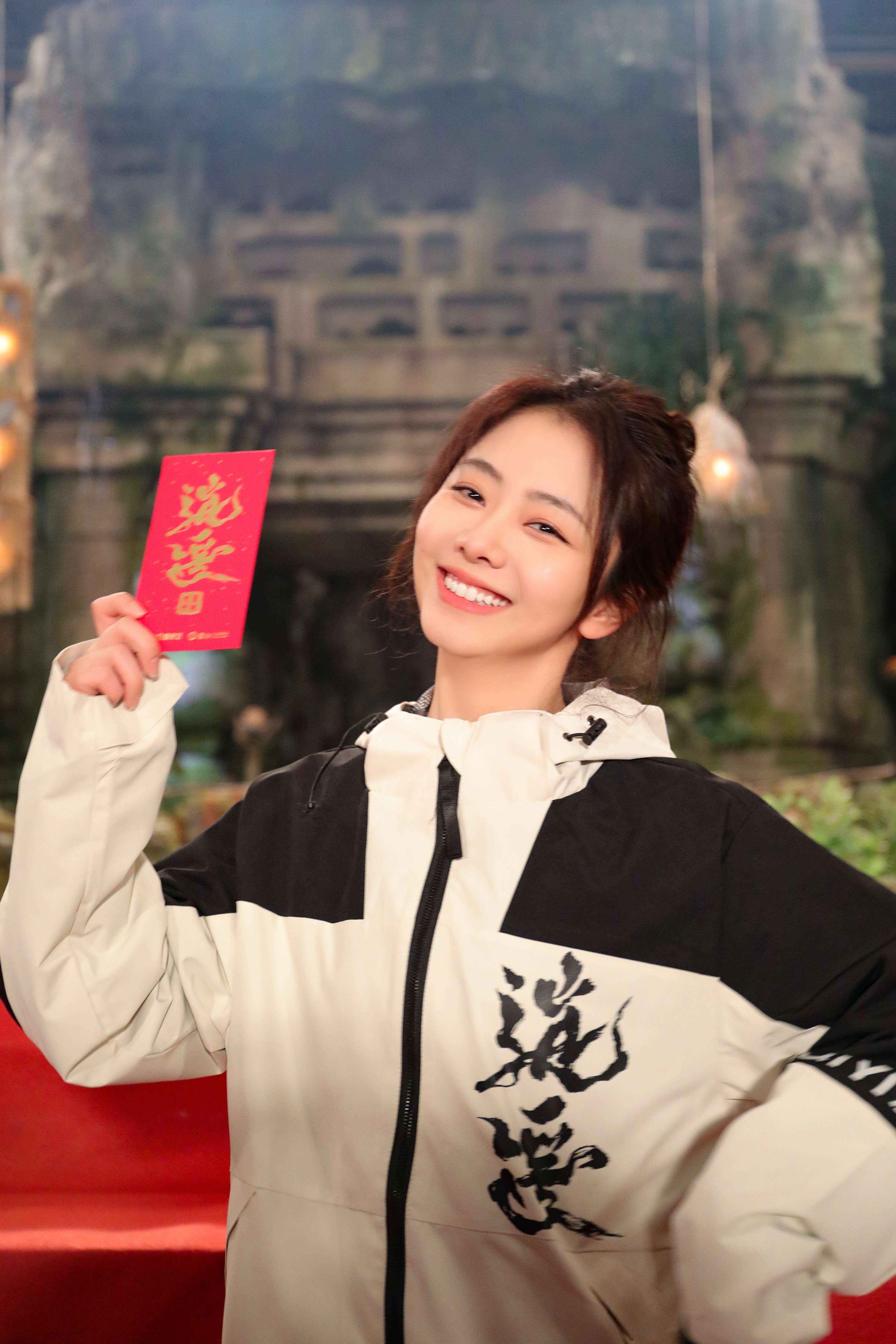 #谭松韵[超话]# ☀️#谭松韵逍遥# 踏上望月台，感受草木仙灵，探索千年羁绊，