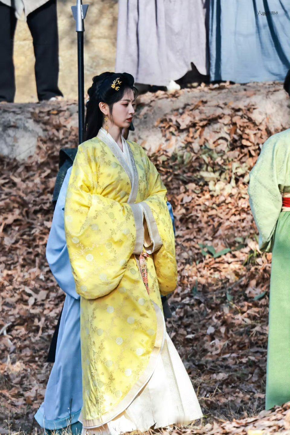 田曦薇嫁金钗目前造型汇总🈶好美的妆造啊！我直呼女鹅多给美女穿好看裙裙啊！ 