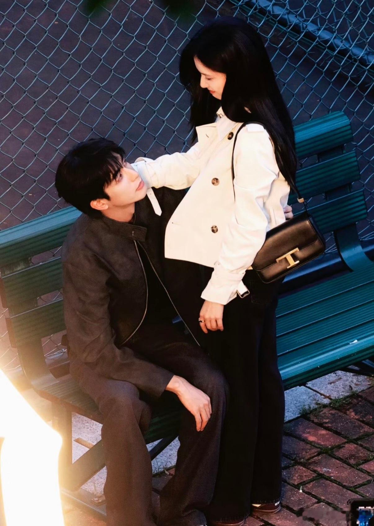 宋威龙张婧仪 哥妹宋威龙张婧仪坐一起湖南卫视跨年演唱会谁懂啊！宋威龙张婧仪坐一起