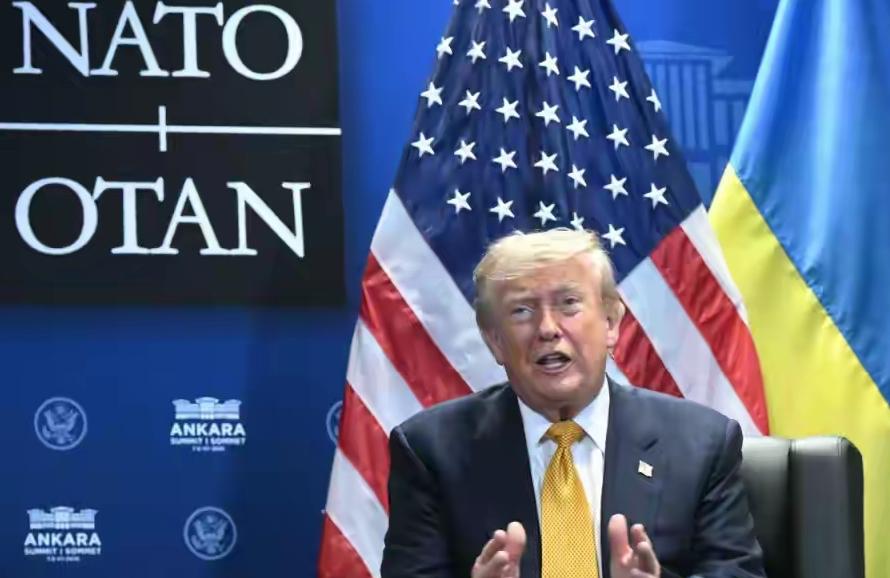 又是一箭双雕？一边放开爱国者海外产线援乌，一边喊话俄乌和谈！
 
北约峰会上特朗