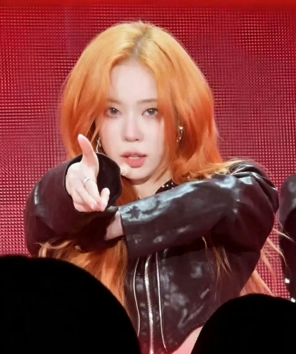 金玟庭橘发aespa大阪巨蛋演唱会 【金玟庭】狐塑你崛起吧 