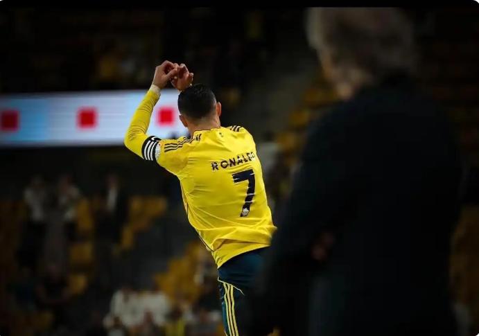 一觉醒来，C罗和利雅得胜利乐开了花！
最新一轮沙特联，胡拜尔库迪西亚让二追三，补